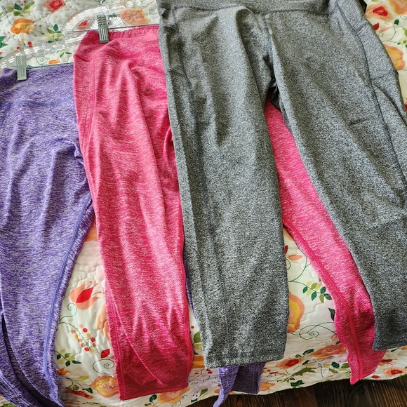 Three-fer! 3 pairs capri-length leggings size XL & 1X - Picture 2 of 5